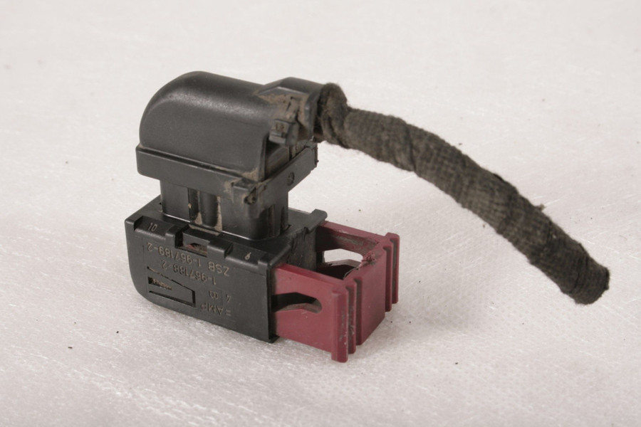 Купить Разъем (фишка) фары галогеновой б/у Опель Астра Н, Корса Д ...